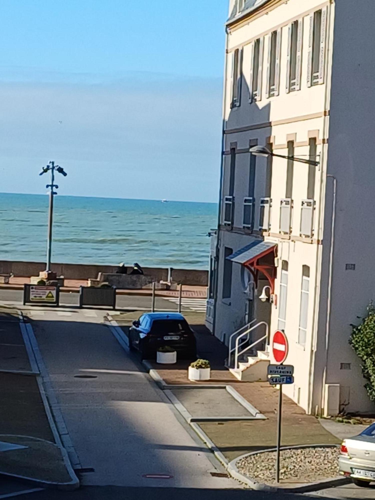 Appartement Avec Balcon Au 1Er Etage Vue Laterale Mer A 50 Metres De La Plage A Mers Les Bains. Exterior photo